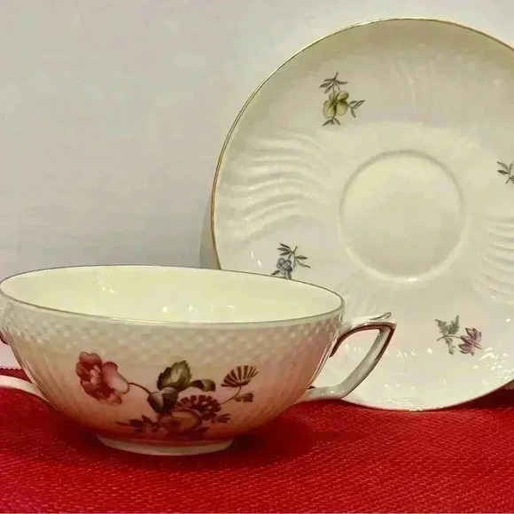 Royal Copenhagen, Denmark, flat cream soup bowl and saucer set. Frijsenborg VTG. - Picture 8 of 8
